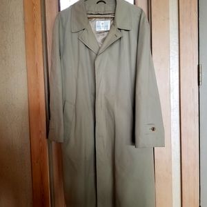 BILL BLASS BEAUTIFUL LY TAILORED MEN'S VINTAGE TAUPE OVERCOAT/FULLY LINED